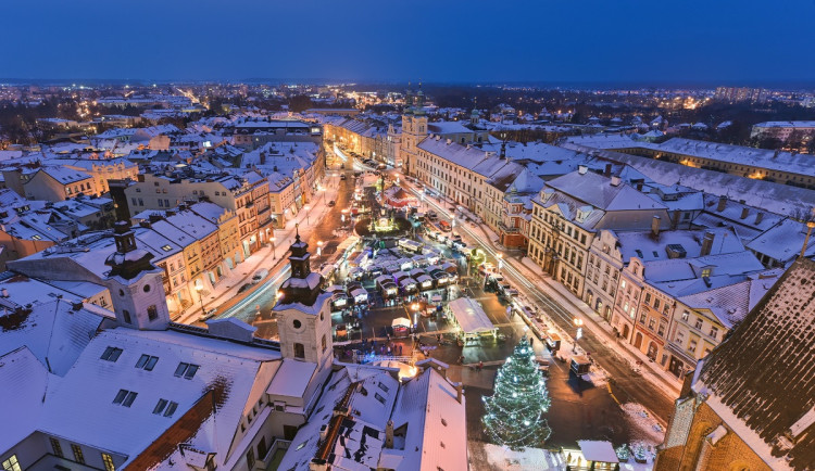 Adventní víkend v Hradci nabídne Cards Expo, Nábleší, hokej i rozsvícení vánočního stromu