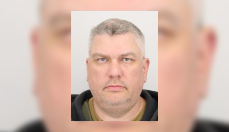 Cizinec se ztratil na cestě do Prahy. Je vážně nemocný a potřebuje léky