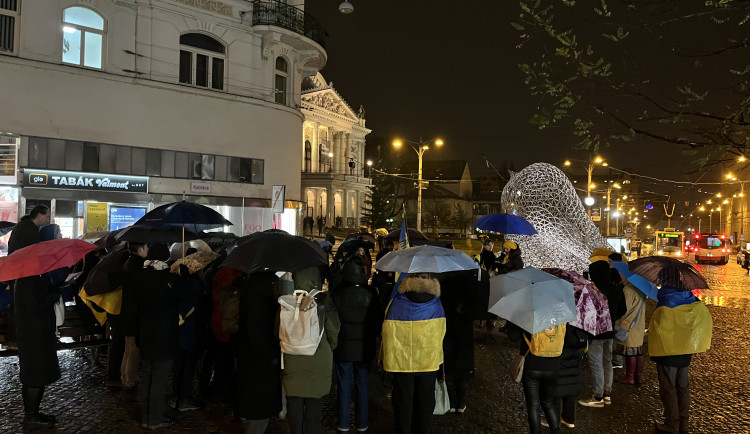 Lidé v Brně vystoupili proti americkému plánu pro Ukrajinu. Připomíná to Mnichov, znělo