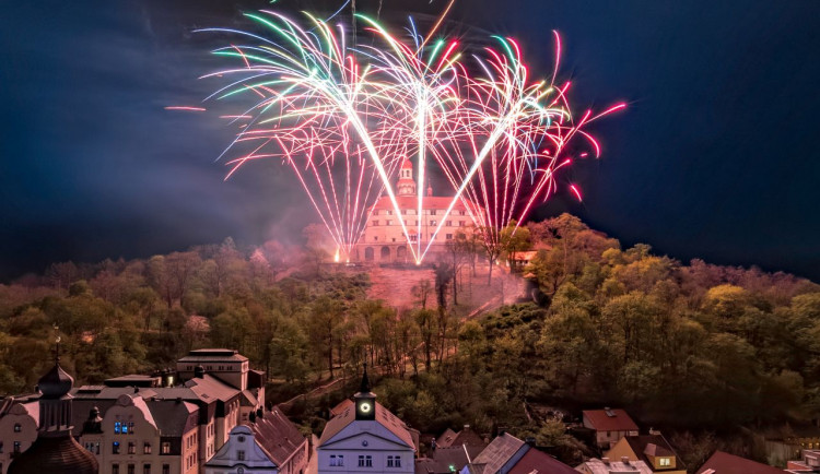Novoroční ohňostroje jsou v Náchodě zakázané, starosta se bojí, že se lidé budou navzájem udávat