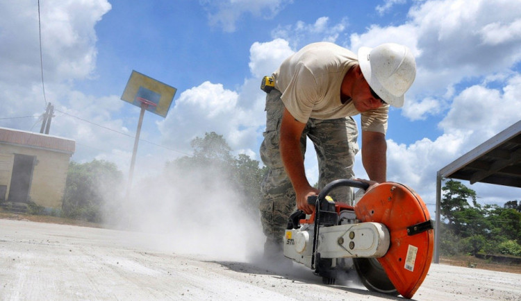 ˇV Česku skokově přibylo pracovníků ze zahraničí. Jen v říjnu dvacet tisíc