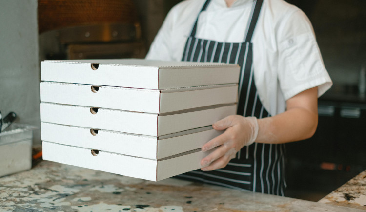 Dvakrát objednal pizzy, ani jednou nepřišel. Případ z Bystřice řeší policie