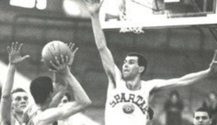 Brněnští basketbalisté nastoupí v retro dresech, které poputují do charitativní aukce