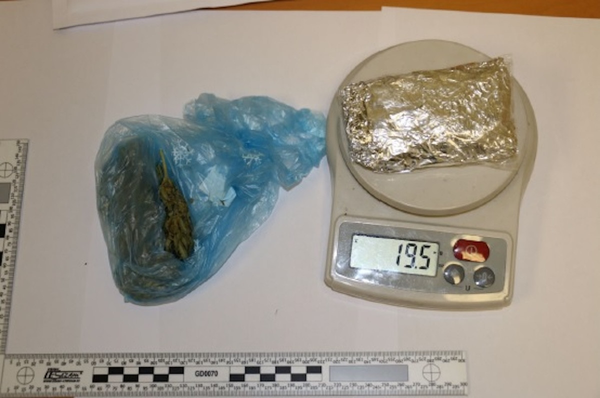 Kriminalisté rozkryli organizovanou skupinu, která pašovala drogy do Věznice Kynšperk.