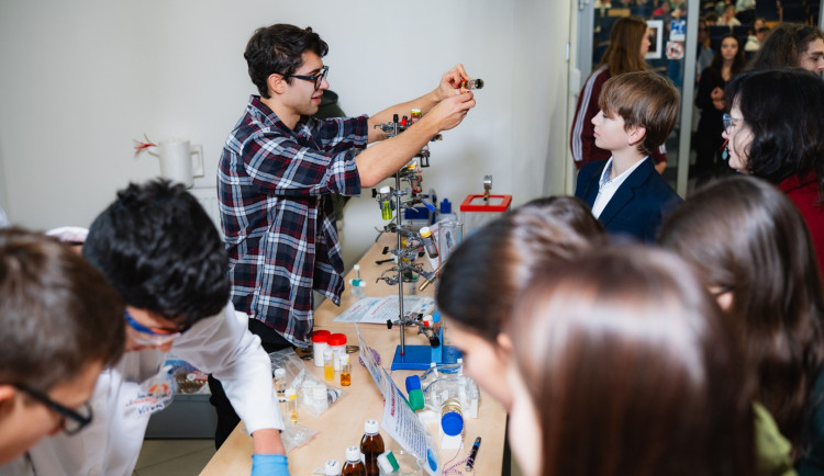 Unikátní projekt gymnazistů Zvaž vědu! inspiruje studenty z celého Česka