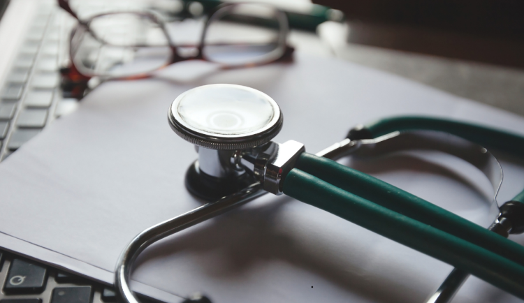 Kraj dá miliony na stipendia pro budoucí lékaře, kteří budou pracovat v regionu