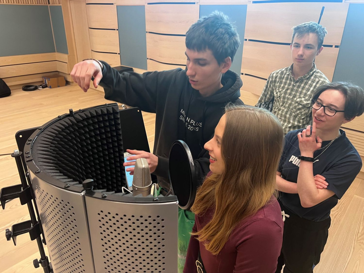 Hudba, jazyky a vy! Objevte HGCB na vlastní uši i oči.