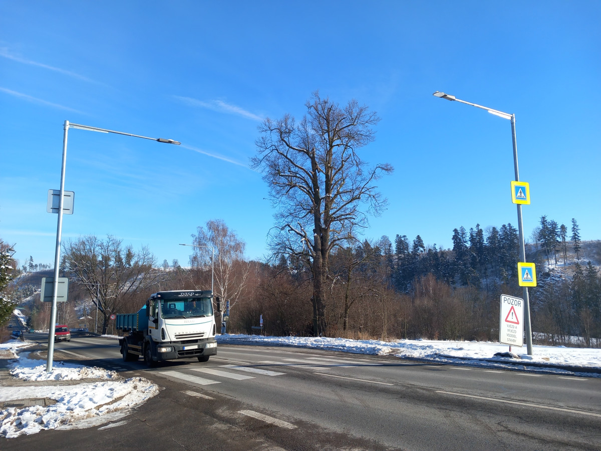 FOTO: V Heleníně je nové osvětlení, úsekové měření bude od léta a to v obou směrech