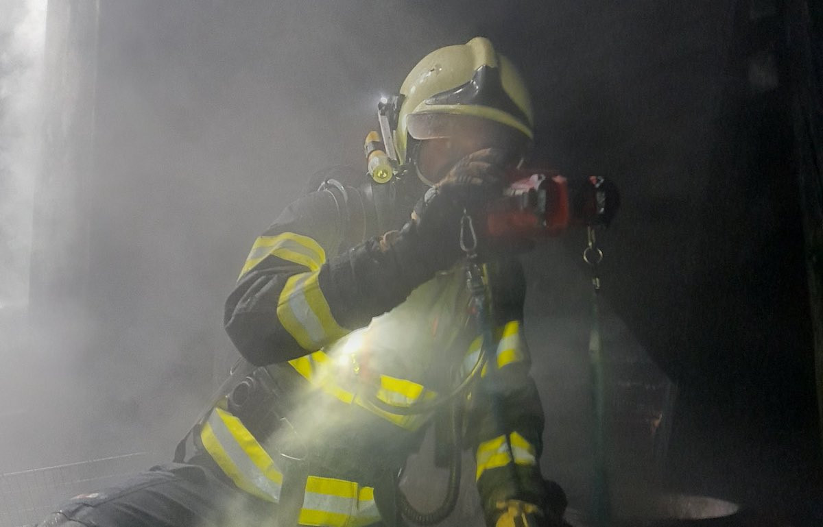 Při požáru přístavby k rodinnému domu v České Lípě zemřel člověk