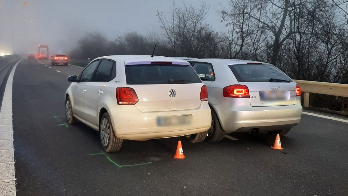 Řidička se čtyřmi promile alkoholu se proháněla po Olomouci. Při předjíždění bourala