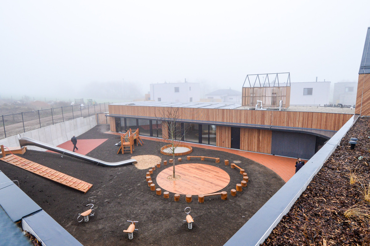 Dětem bude sloužit nová školka se střešní a venkovní zahradou za 76 milionů