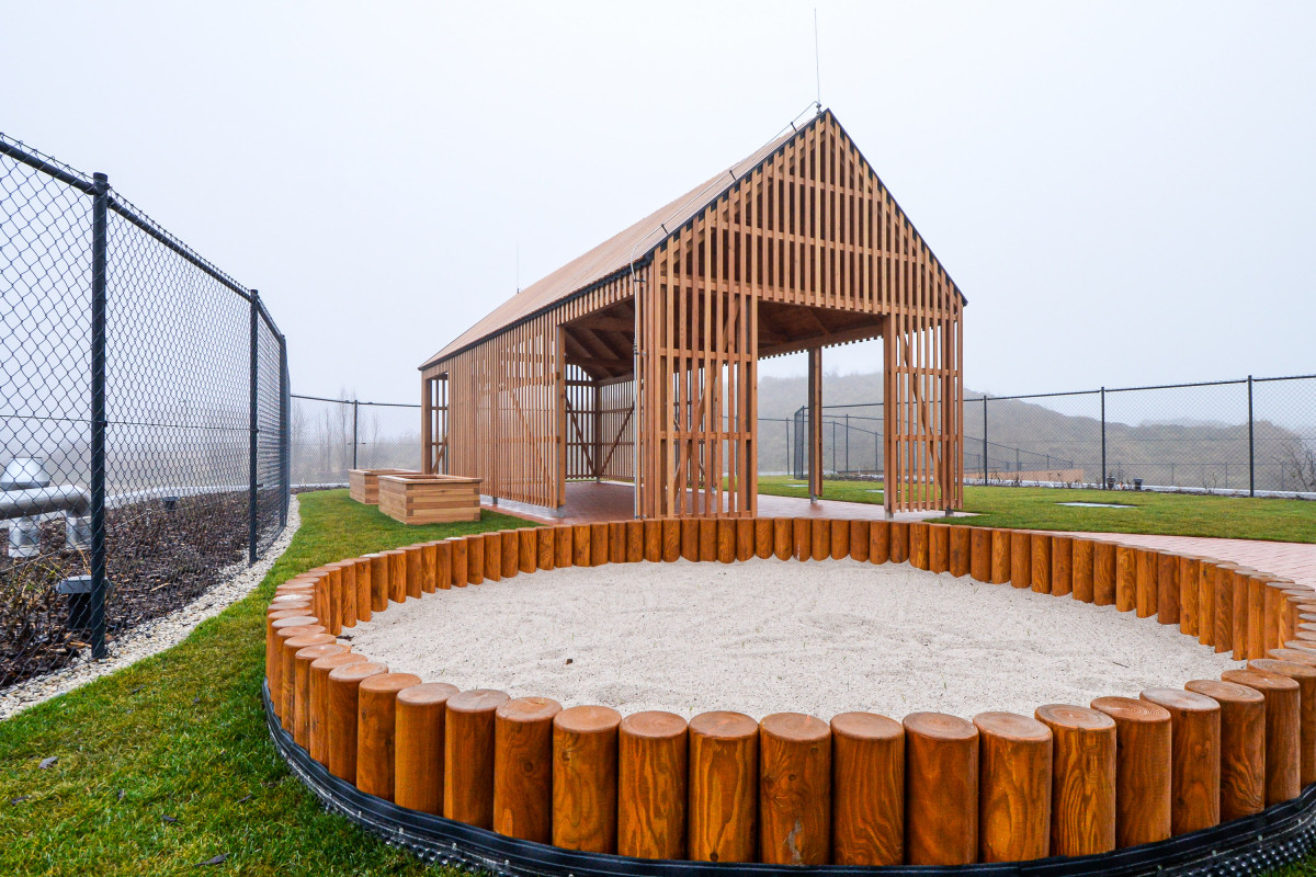 Dětem bude sloužit nová školka se střešní a venkovní zahradou za 76 milionů