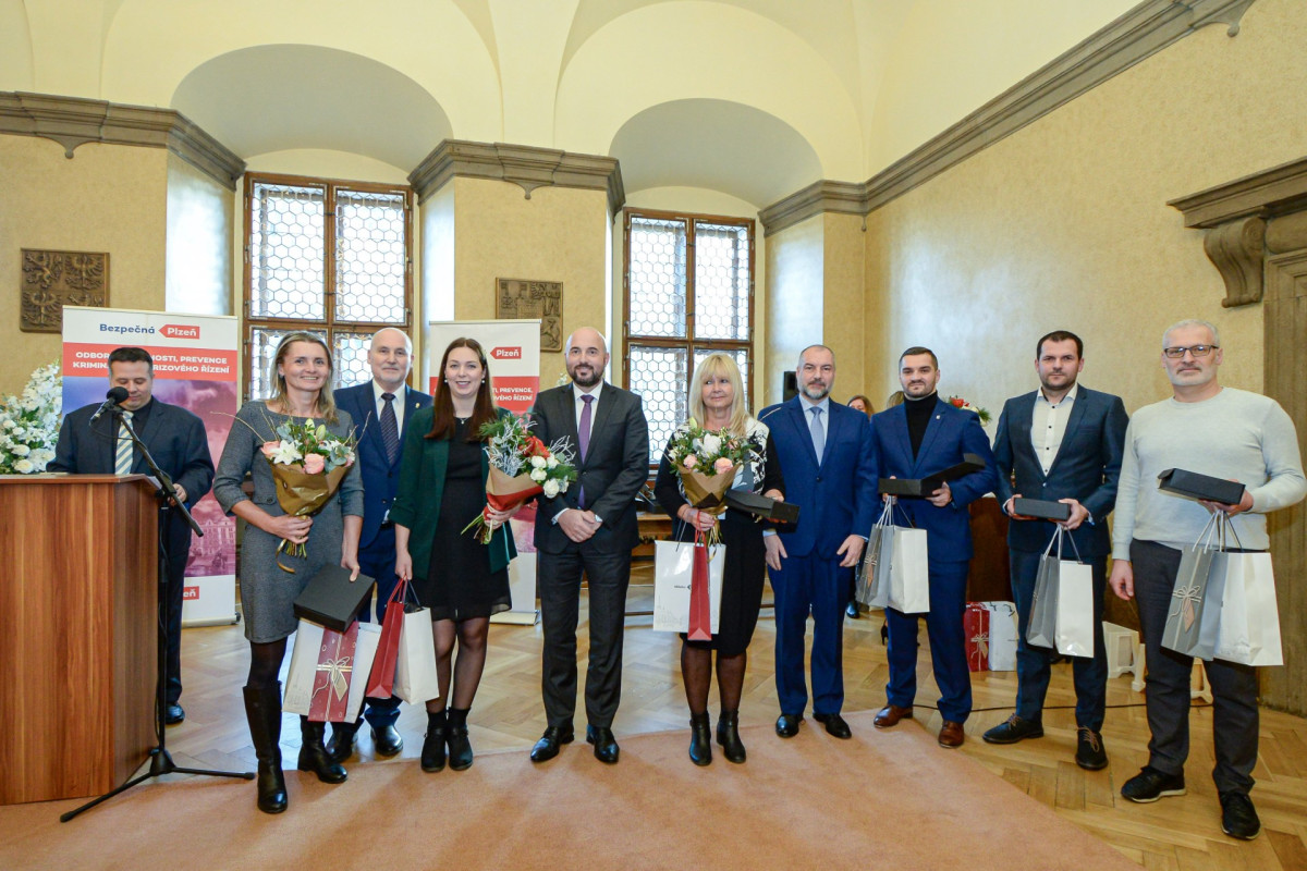 FOTO: Hrdinové, kteří žijí mezi námi. Na plzeňské radnici bylo oceněno 22 statečných