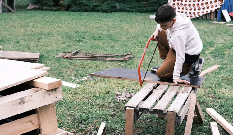 Praha podporuje vznik dalších dobrodružných hřišť, která rozvíjí kreativitu dětí