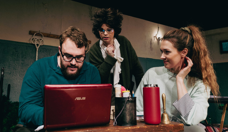 Kultovní komedie Společenstvo vlastníků má premiéru v Horáckém divadle