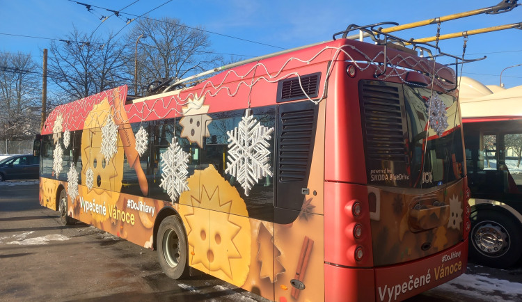 V Jihlavě opět řešili téma reklam na vozech MHD. Přelepená okna budí emoce