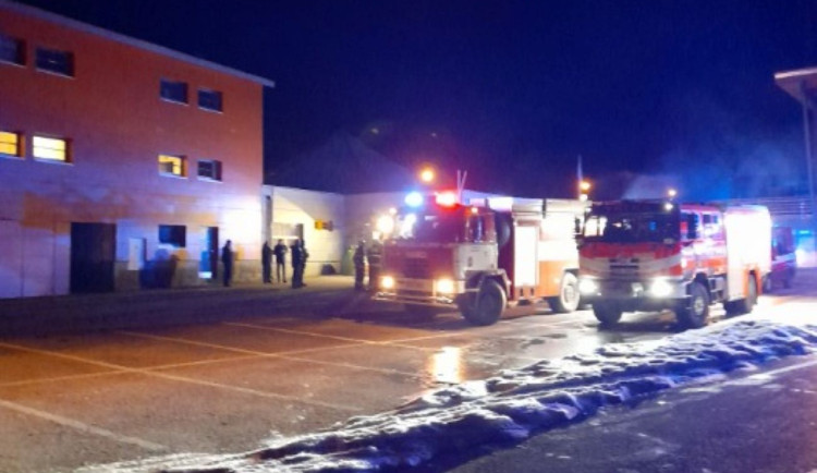Večerní klid ve Špindlerově Mlýně zkazil požár skladu potravin