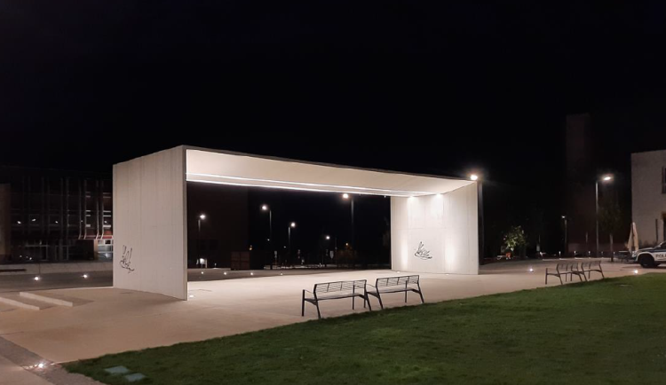 FOTO: Policisté dopadli muže, který řádil v Kopřivnici, postříkal i budovu policie