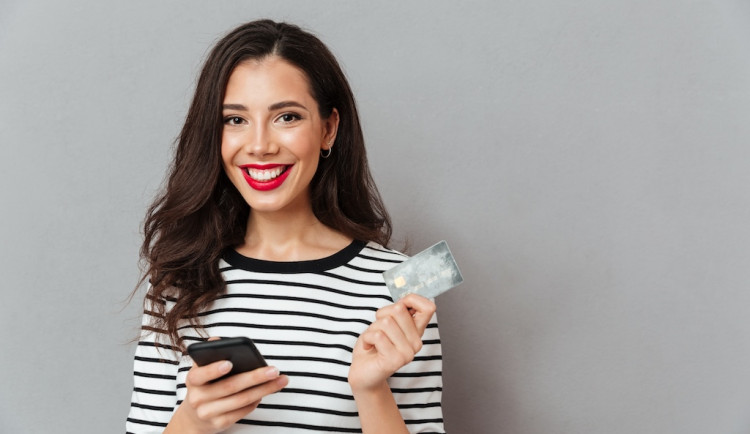 Věrnostní programy a cashbacky, se kterými máte zimní nákupy za hubičku