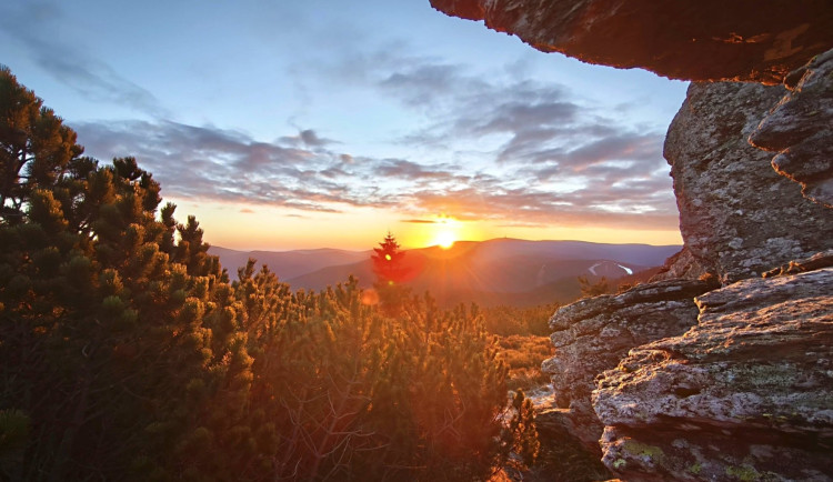 O Vánocích konečně zmizí inverze a vysvitne slunce. Bude foukat, Jeseníky se dočkají sněžení