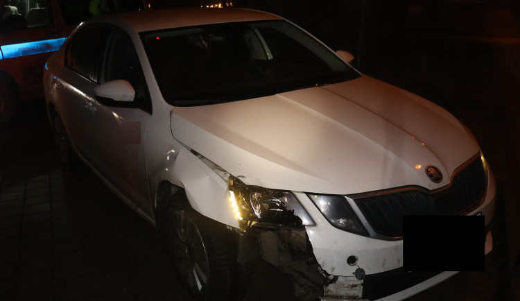 Řidič v Třebíči nezvládl výjezd z kruhového objezdu, měl přes jednu a půl promile