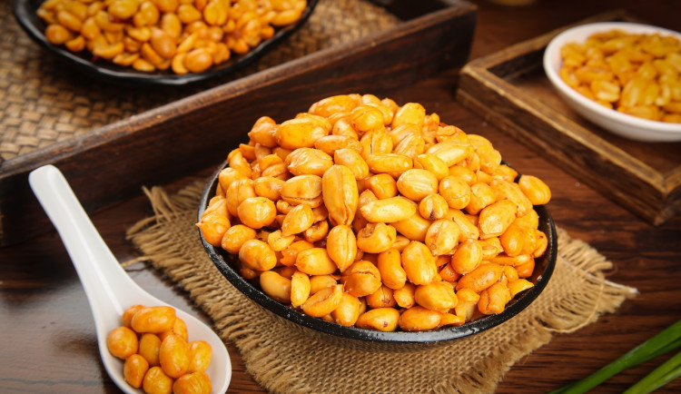 Pražené, nebo nepražené ořechy? Jaký je skutečný rozdíl a co je lepší volba