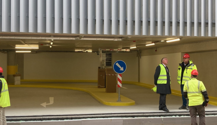 Nemocnice v Liberci v pondělí otevře parkovací dům pro více než 300 aut