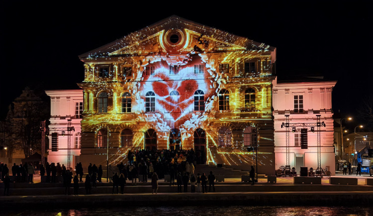Otevření Slavie má hořkou pachuť. Rekonstrukce se prodraží minimálně o 200 milionů