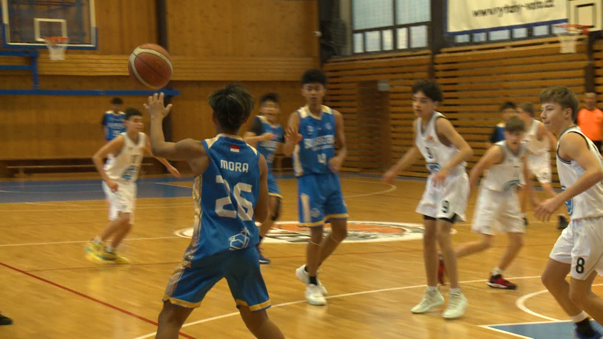 Basketbalisté z Bali válí na palubce