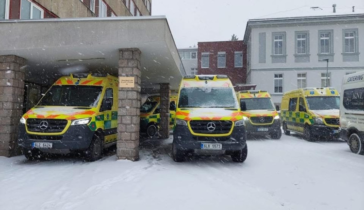 Těžká silvestrovská noc záchranářů. Řešili úrazy pod vlivem alkoholu, napadení i otravu CO