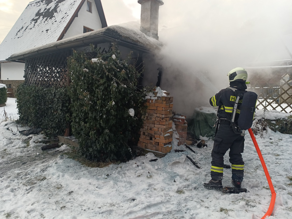 Silvestrovská noc pro hasiče byla klidná. Řešili hlavně požáry popelnic a odpadu