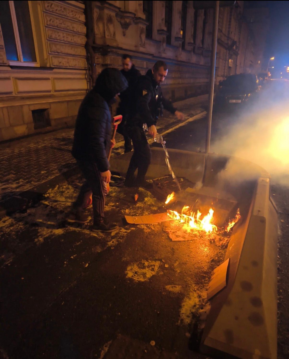 I přes zákaz to v ulicích bouchalo jako u Bachmutu. Strážníci řešili 169 událostí
