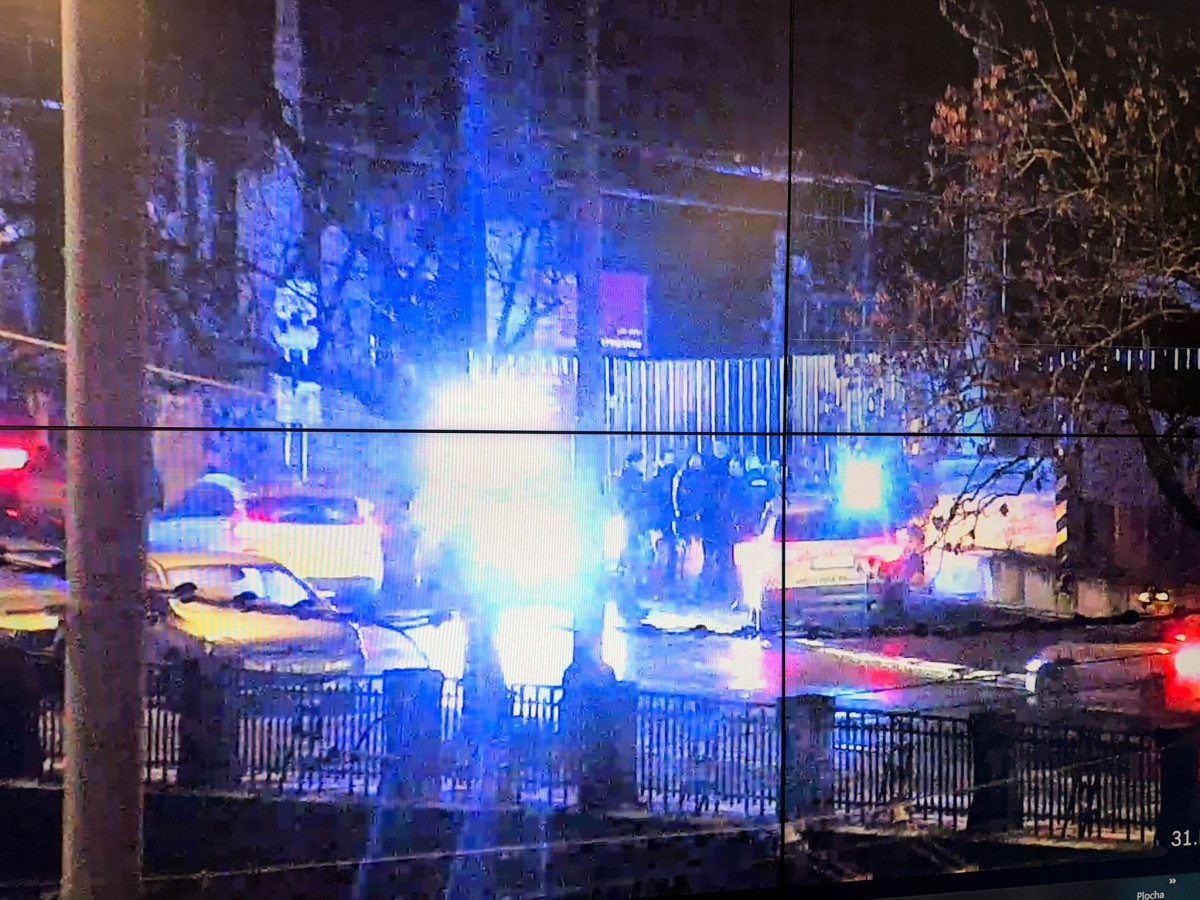 I přes zákaz to v ulicích bouchalo jako u Bachmutu. Strážníci řešili 169 událostí