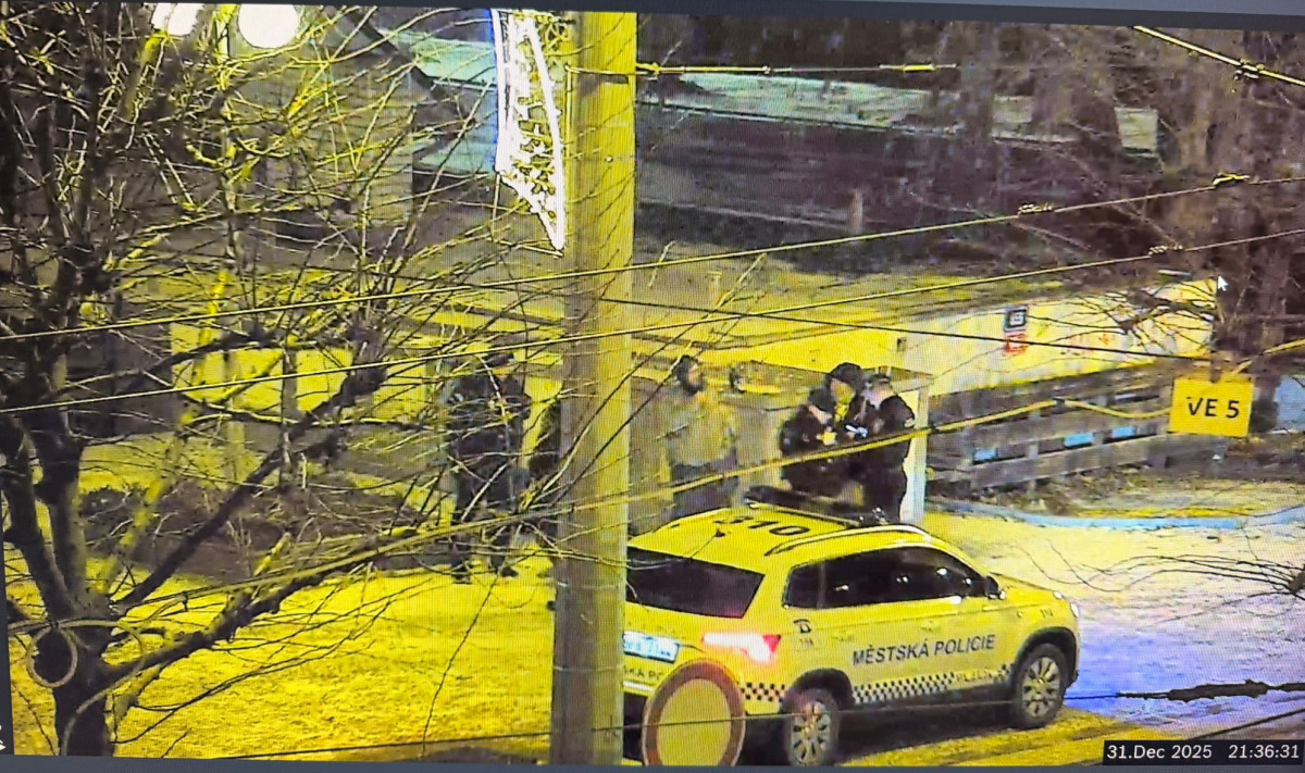 I přes zákaz to v ulicích bouchalo jako u Bachmutu. Strážníci řešili 169 událostí