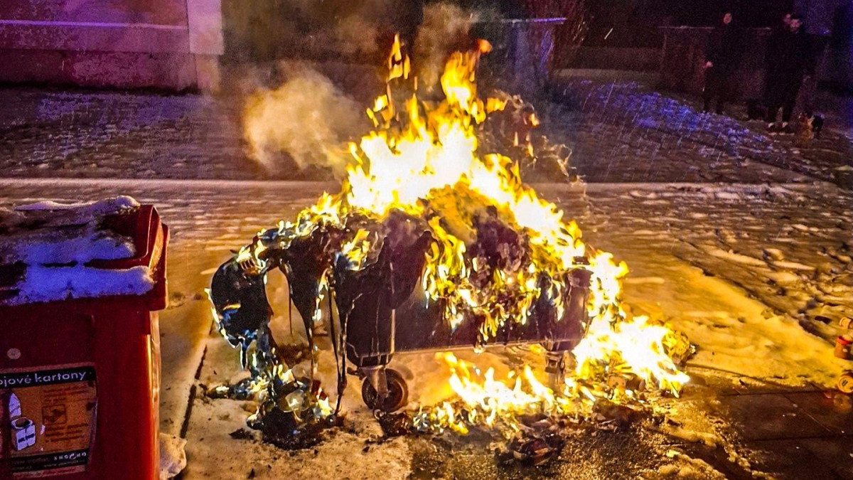 Tři opilé děti, potyčky, nehody a požáry kvůli pyrotechnice. To byl Silvestr v Olomouckém kraji