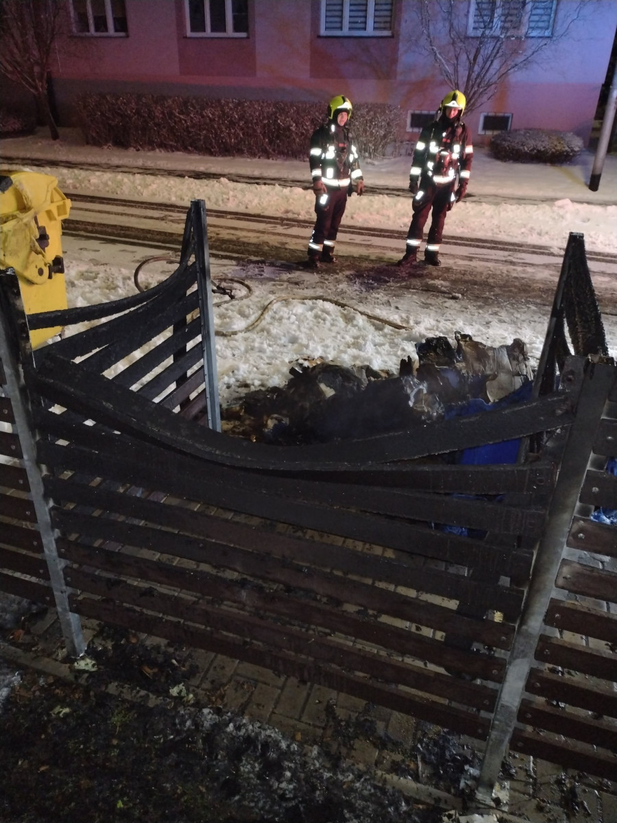 Silvestrovská noc zaměstnala hasiče. V Karlovarském kraji řešili desítky událostí