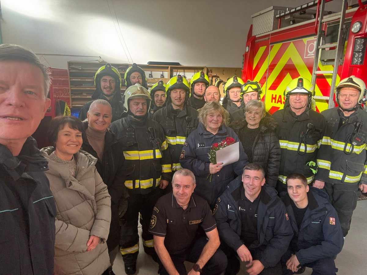 Maruško, děkujeme. Po téměř čtyřiceti letech u hasičů končí oblíbená kolegyně. Foto: Se svolením HZS Kraje Vysočina