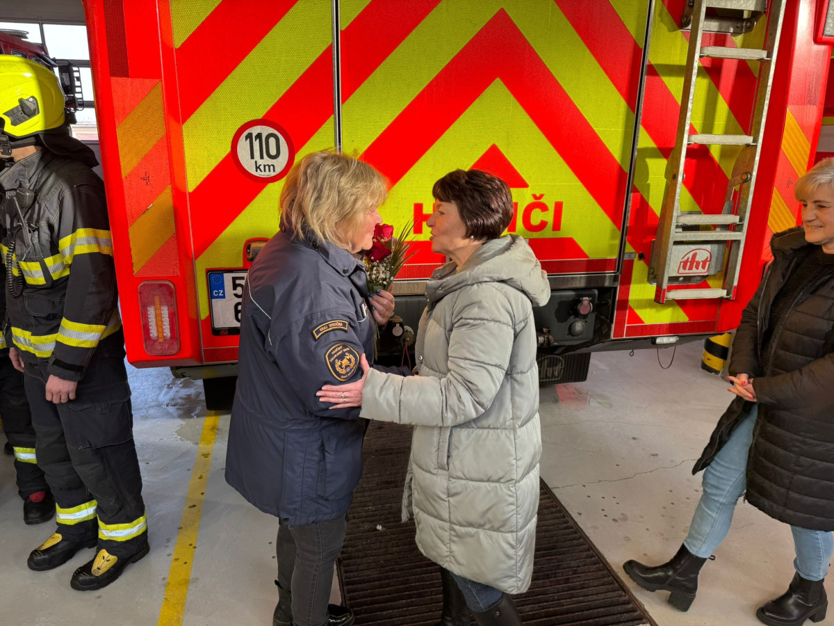 Maruško, děkujeme. Po téměř čtyřiceti letech u hasičů končí oblíbená kolegyně