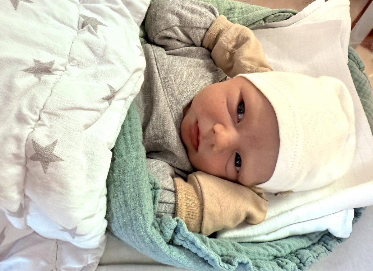 Prvním miminkem roku 2026 v Česku je Matyáš. Narodil se sedm minut po půlnoci v Plzni