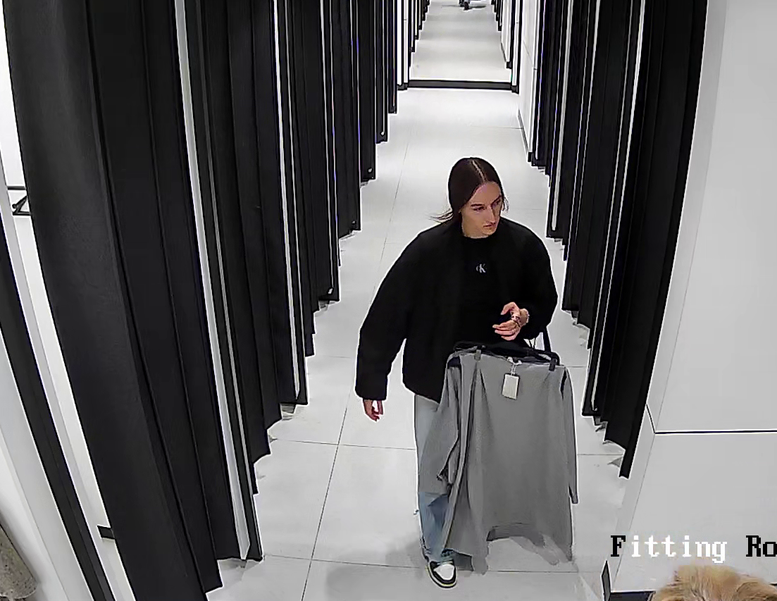 V Olomouci někdo ukradl dámské oblečení za 11,5 tisíce korun. Policie pátrá po neznámé ženě