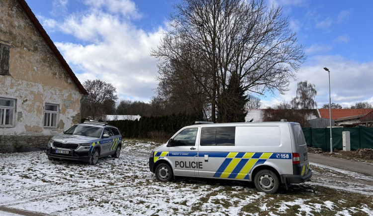 Incident na Strakonicku řeší policie jako vraždu. Obětí je žena středního věku