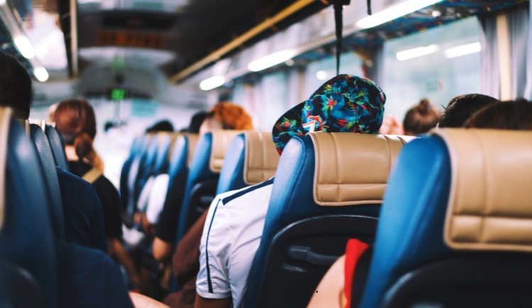 Nová autobusová linka přímo spojuje obě strany republiky. Vede přes Opavu i Ostravu