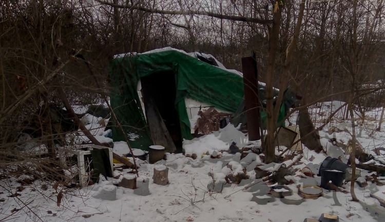 V Židenicích umrznul bezdomovec. O mnoho dalších během mrazů pečují záchranáři