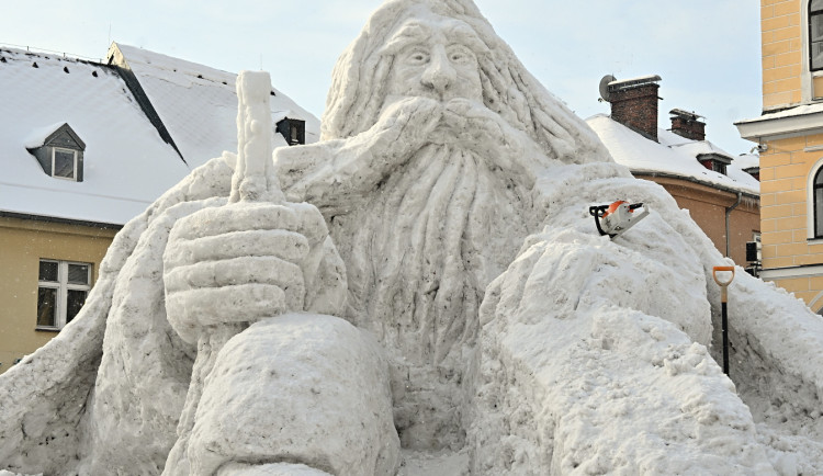 V Jilemnici mají po dvouleté odmlce šestimetrového sněhového Krakonoše