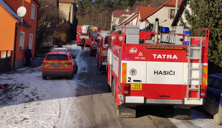 Při požáru uhynul pes, kočku křísili. Majitelka mluví o zkratu spotřebiče a varuje ostatní