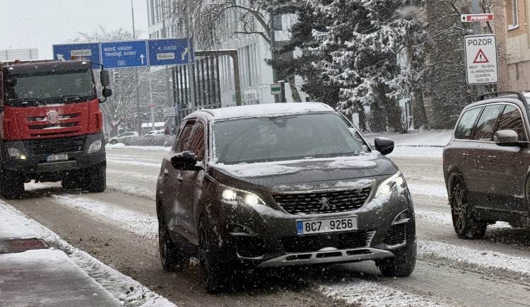 Arktický mráz se vrací. Teploty mohou klesnout až k −17 °C, hrozí i sněhové jazyky