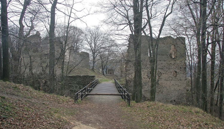 Hromada kamení byla kdysi mocnou pevností. Vikštejn byl zbořen a znovu postaven