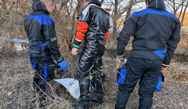 Zásadní posun u vraždy na Strakonicku. Podezřelý muž je obviněn a ve vazbě