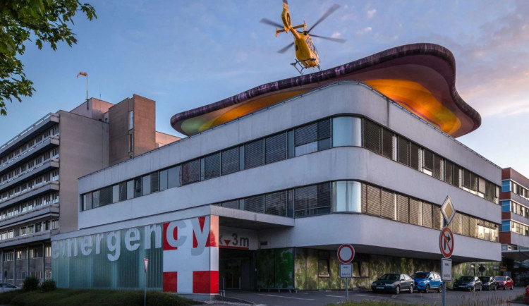 Návštěvy v hradecké nemocnici jsou až na výjimky pasé