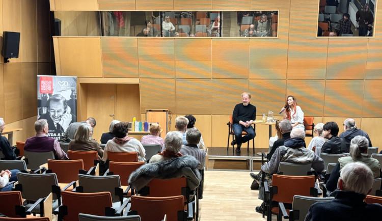 Václav Havel zemřel o 10 let dříve, dozvěděl se ekonom Sedláček v knihovně v Liberci